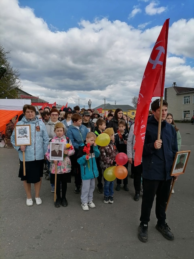  Работники и учащиеся МБОУ «Пестяковская СШ» приняли участие в митинге, посвящённом Дню Победы.