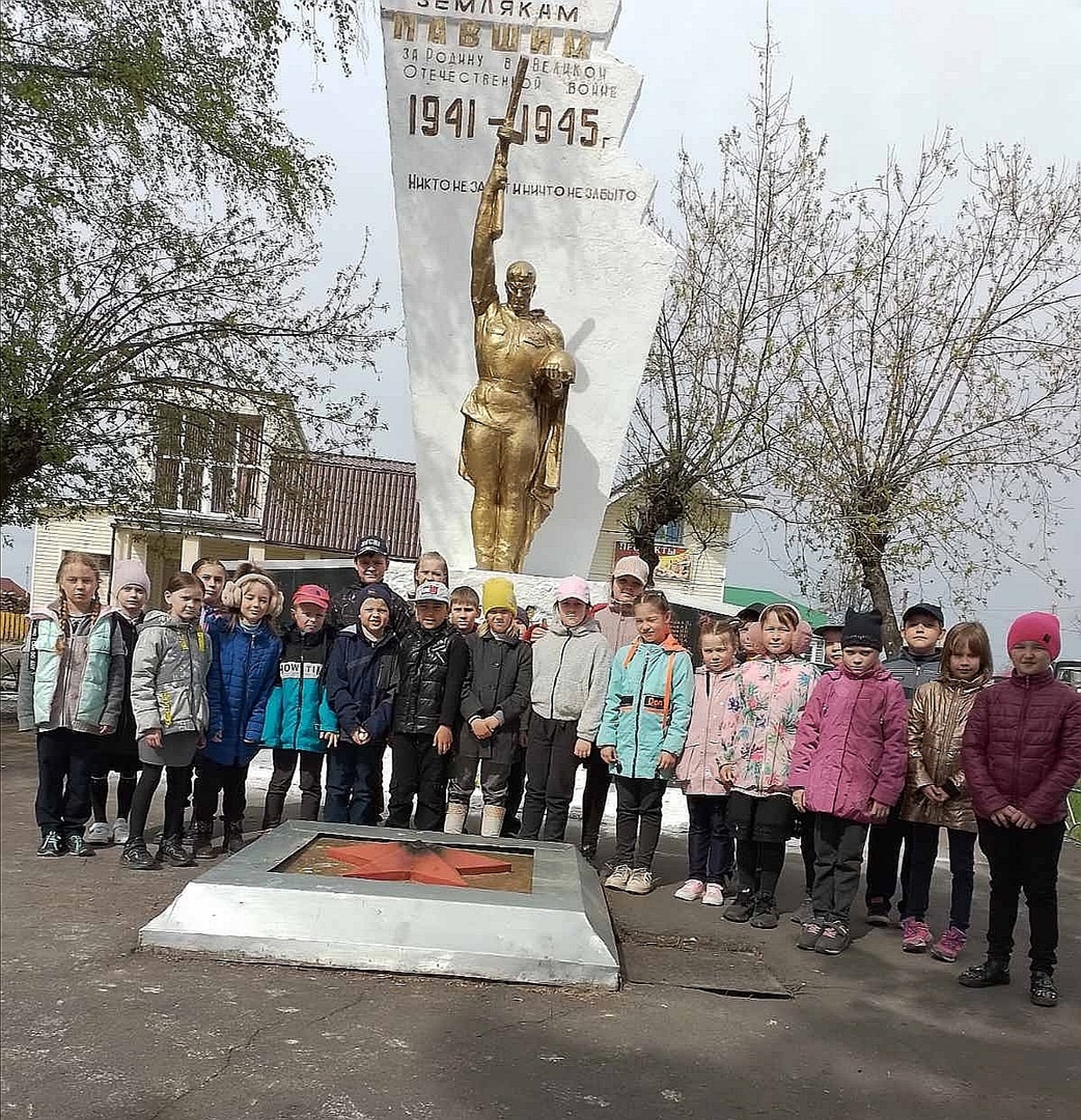 Экскурсия к Памятникам погибшим воинам и Героя Советского Союза Н.И. Митрофанова.